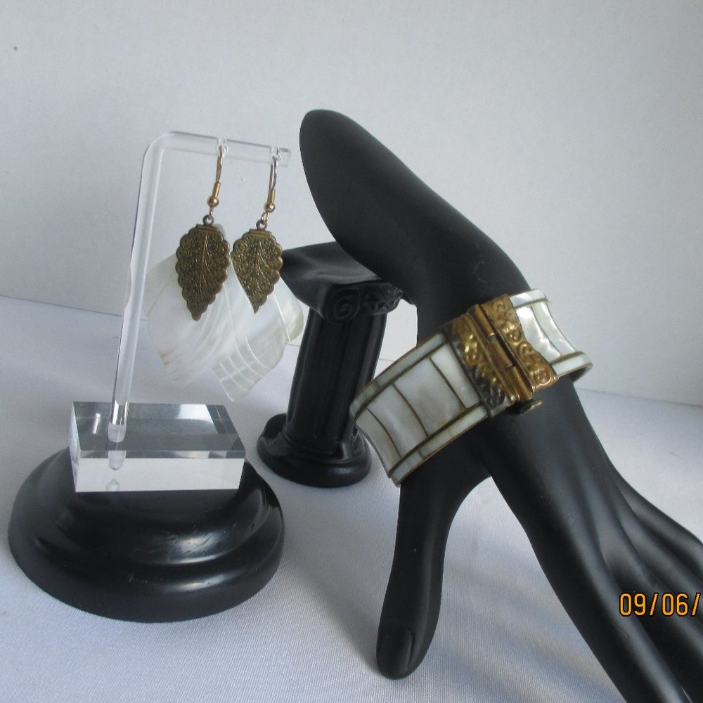 Vintage Mother of Pearl Inlay Bangle Bracelet/Pin Style Clasp/Matching Earrings.